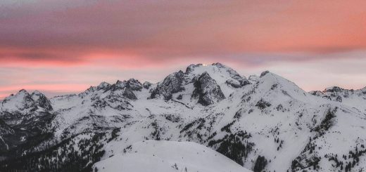 À la découverte des cols mythiques : votre guide du stage de vélo dans les Alpes