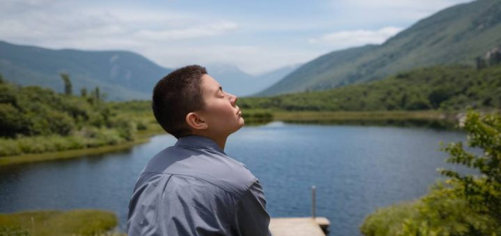 "Les bienfaits du minimalisme digital : comment se déconnecter pour mieux se reconnecter à soi"