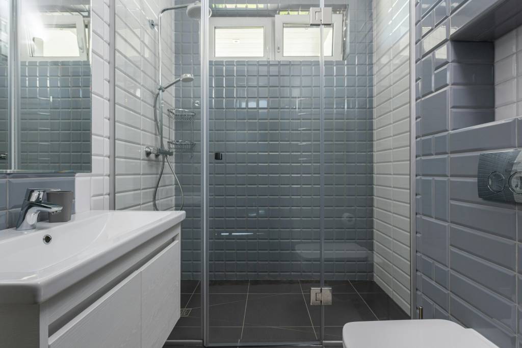 Comment choisir le bon carrelage rectangulaire pour votre salle de bain